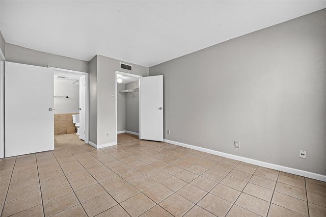 2814 S Bartell Drive 9, Houston, TX 77054