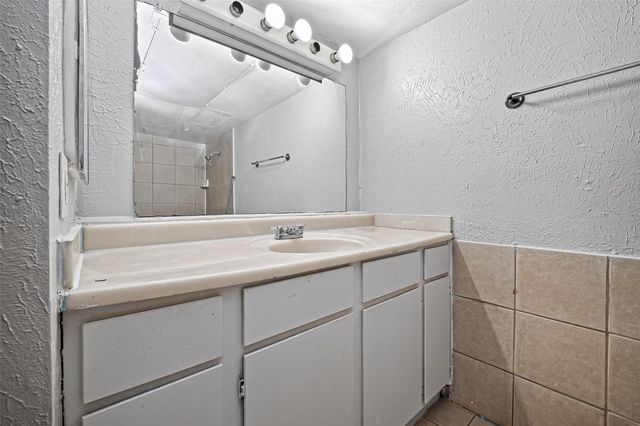 2814 S Bartell Drive 9, Houston, TX 77054