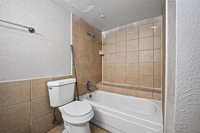 2814 S Bartell Drive 9, Houston, TX 77054