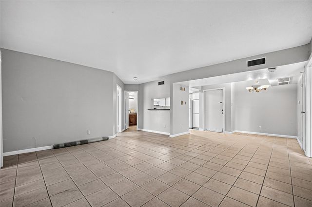 2814 S Bartell Drive 9, Houston, TX 77054