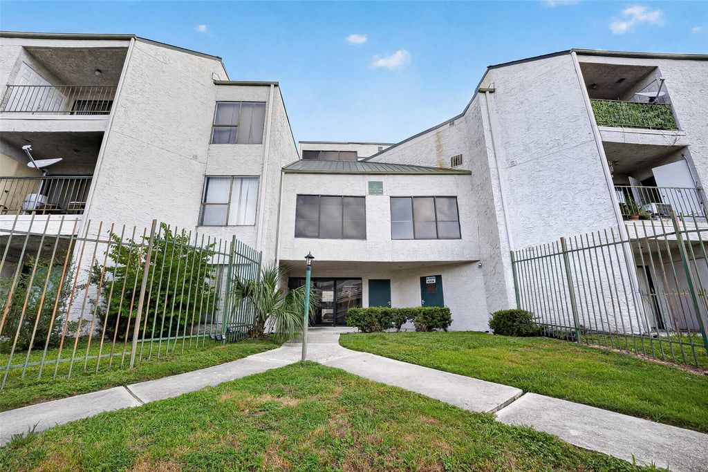 2814 S Bartell Drive 9, Houston, TX 77054