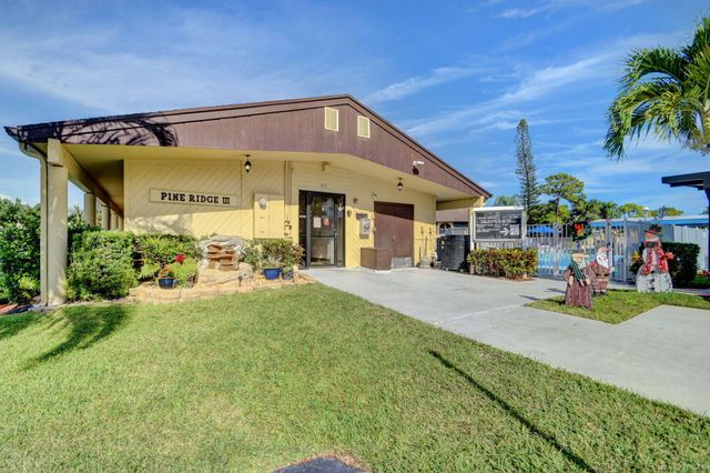 342 Pine Ridge Circle D-1, Greenacres, FL 33463