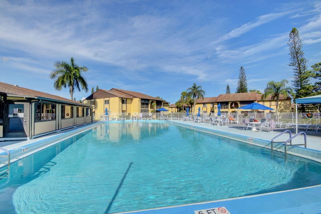 342 Pine Ridge Circle D-1, Greenacres, FL 33463