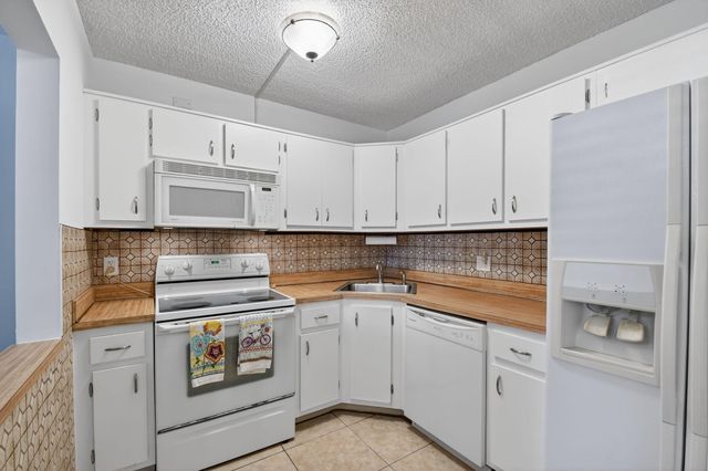 342 Pine Ridge Circle D-1, Greenacres, FL 33463