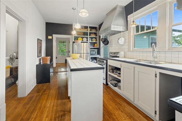 1520 Enterprise Boulevard, Lake Charles, LA 70601