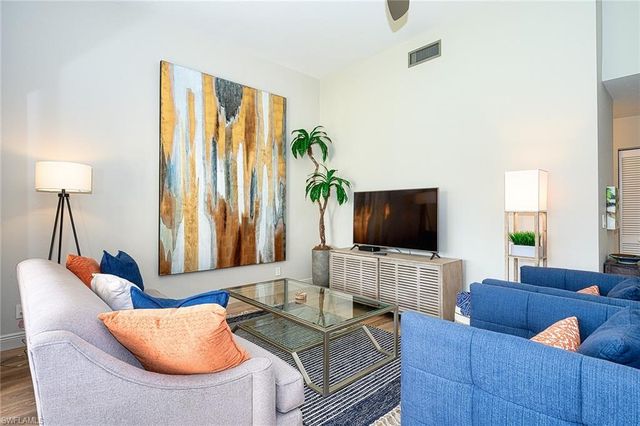 589 Beachwalk Cir Apt 203, Naples, FL 34108