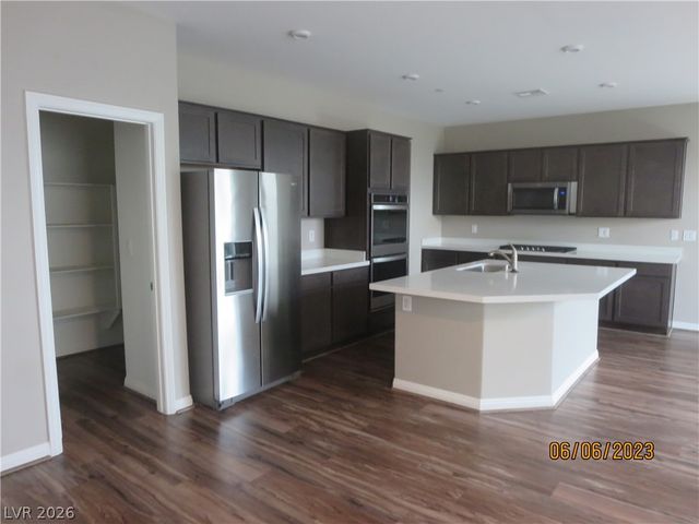 1012 Huckburn Avenue, Henderson, NV 89015
