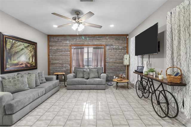 1011 Iowa Street, South Houston, TX 77587