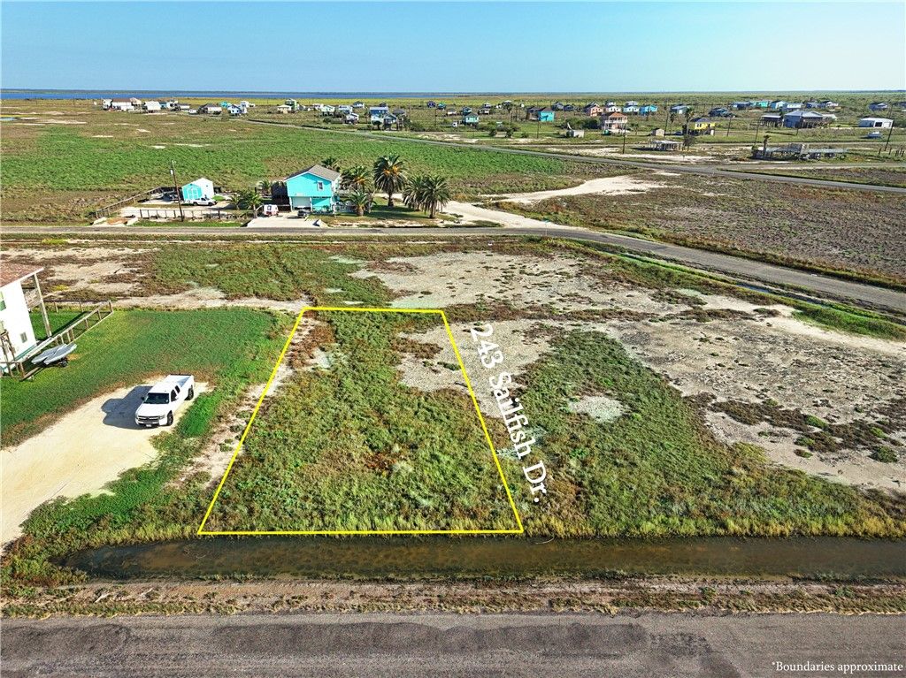 243 Sailfish Dr, Rockport, TX 78382 — exterior