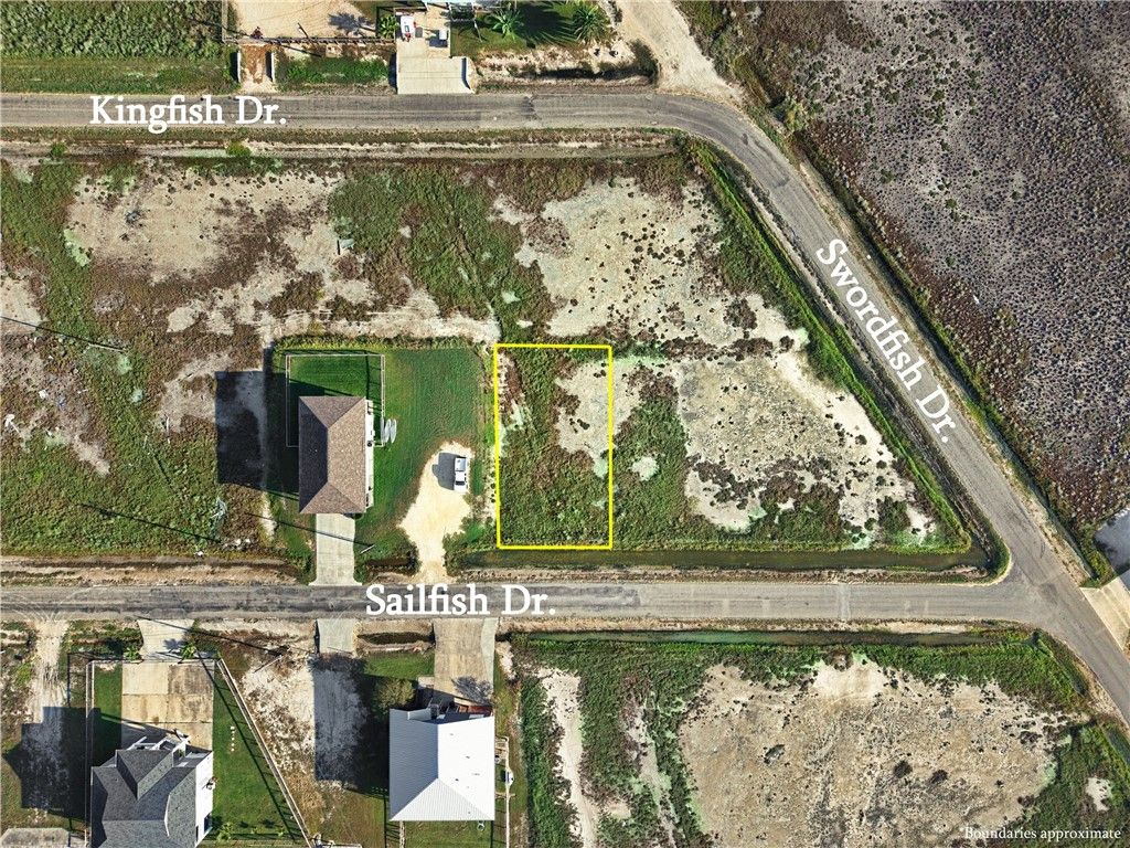 243 Sailfish Dr, Rockport, TX 78382 — photo 2