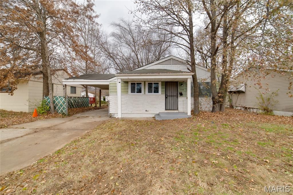 10769 Spring Garden Drive, St Louis, MO 63137