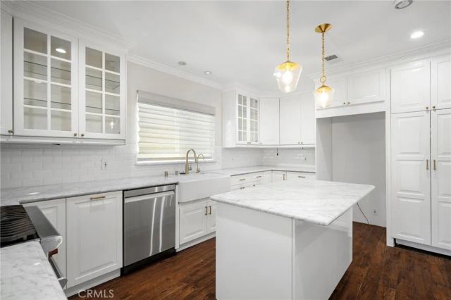 1560 Ridgeway Drive, Glendale, CA 91202