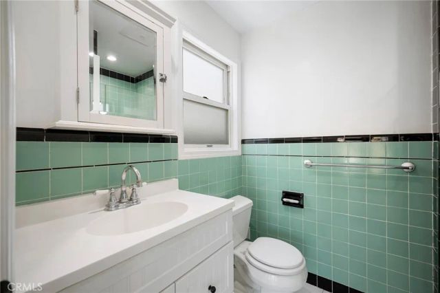 1560 Ridgeway Drive, Glendale, CA 91202