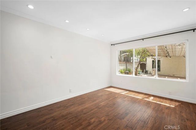 1560 Ridgeway Drive, Glendale, CA 91202