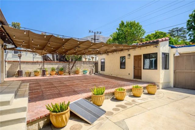 1560 Ridgeway Drive, Glendale, CA 91202