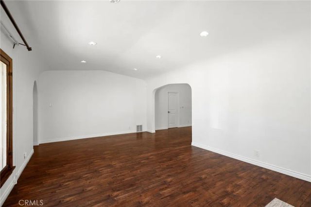 1560 Ridgeway Drive, Glendale, CA 91202