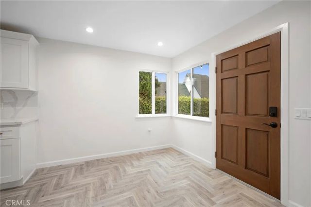 1560 Ridgeway Drive, Glendale, CA 91202
