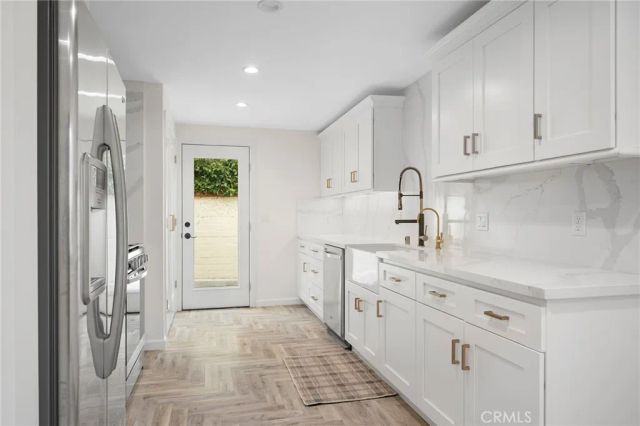 1560 Ridgeway Drive, Glendale, CA 91202