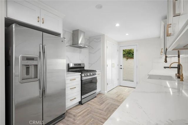 1560 Ridgeway Drive, Glendale, CA 91202