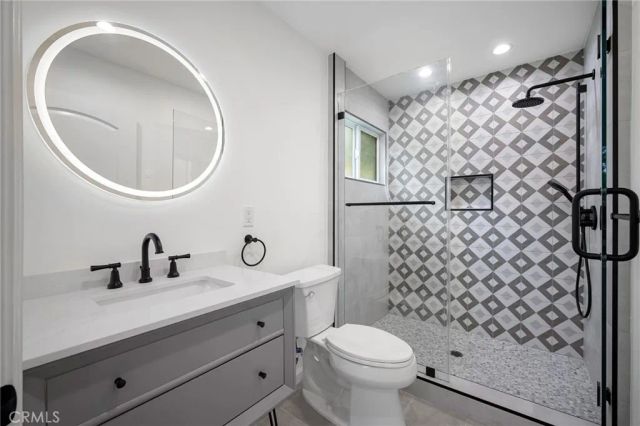 1560 Ridgeway Drive, Glendale, CA 91202