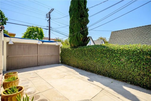 1560 Ridgeway Drive, Glendale, CA 91202