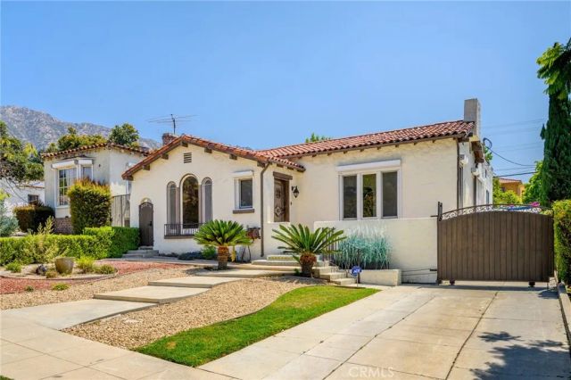 1560 Ridgeway Drive, Glendale, CA 91202