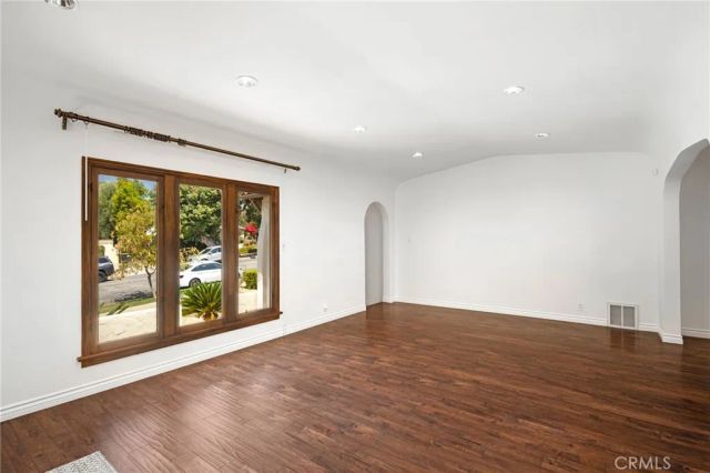 1560 Ridgeway Drive, Glendale, CA 91202