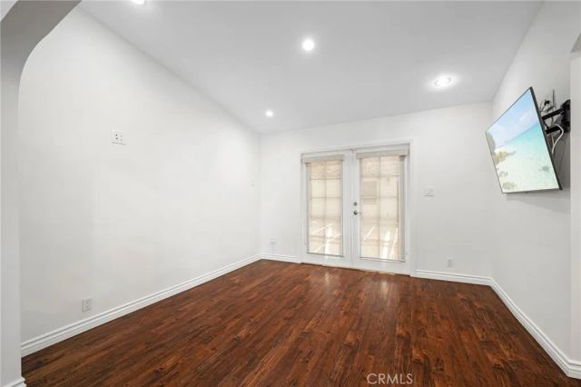1560 Ridgeway Drive, Glendale, CA 91202