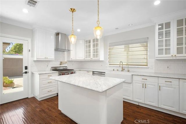 1560 Ridgeway Drive, Glendale, CA 91202