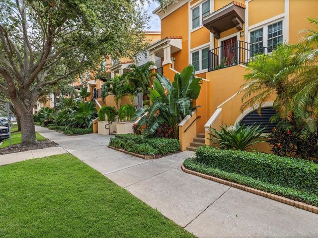 200 4TH AVENUE S 105, St Petersburg, FL 33701