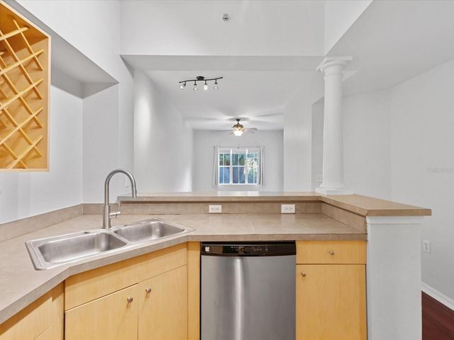 200 4TH AVENUE S 105, St Petersburg, FL 33701