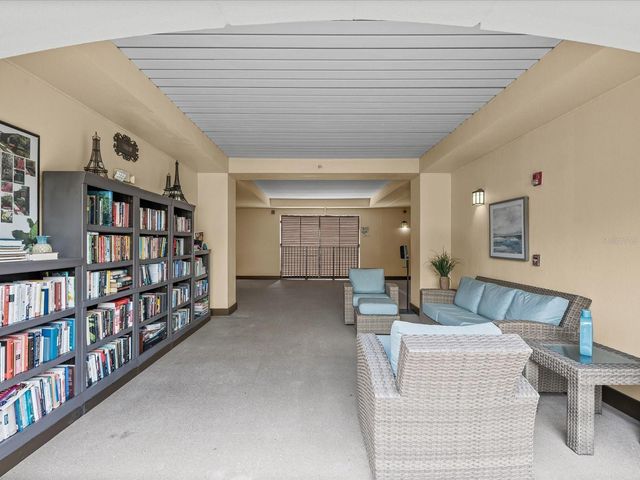 200 4TH AVENUE S 105, St Petersburg, FL 33701