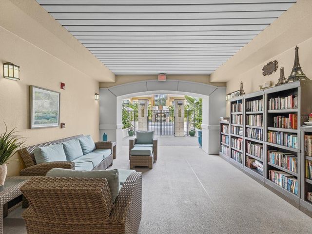 200 4TH AVENUE S 105, St Petersburg, FL 33701