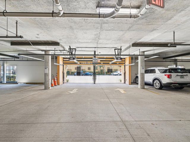 200 4TH AVENUE S 105, St Petersburg, FL 33701