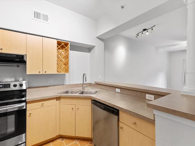 200 4TH AVENUE S 105, St Petersburg, FL 33701