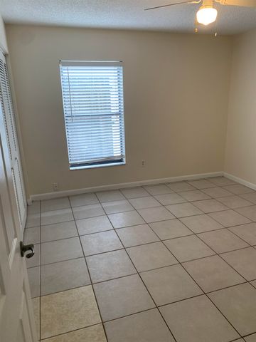 200 Sevilla St B, St Augustine Beach, FL 32080
