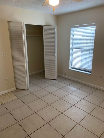 200 Sevilla St B, St Augustine Beach, FL 32080