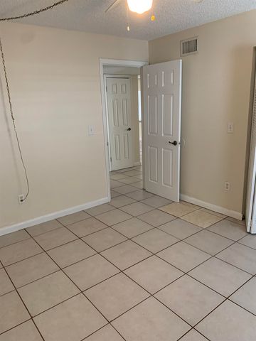 200 Sevilla St B, St Augustine Beach, FL 32080