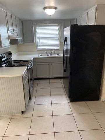 200 Sevilla St B, St Augustine Beach, FL 32080