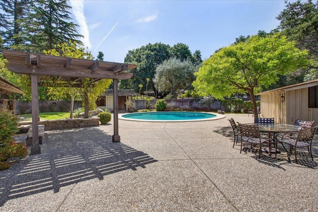 Image 28 of property listing at 14176 Quail Acres, Saratoga, CA 95070