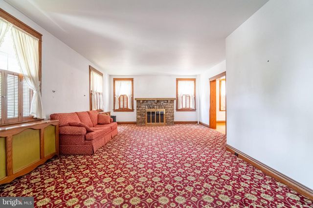 155 E SPRINGETTSBURY AVE, York, PA 17403