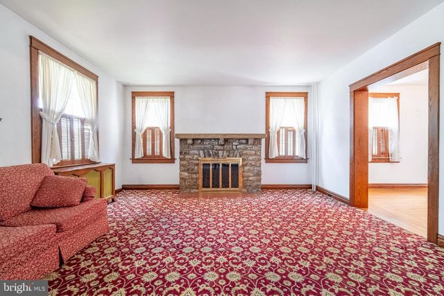 155 E SPRINGETTSBURY AVE, York, PA 17403