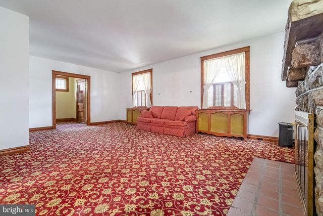 155 E SPRINGETTSBURY AVE, York, PA 17403