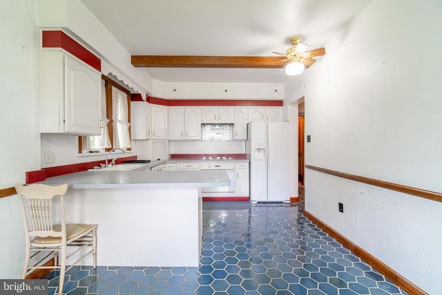 155 E SPRINGETTSBURY AVE, York, PA 17403