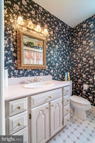 155 E SPRINGETTSBURY AVE, York, PA 17403