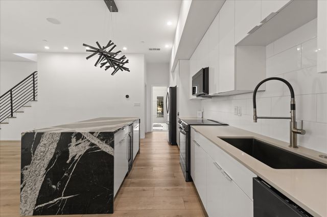 2001 N Prairie Avenue 106, Dallas, TX 75204