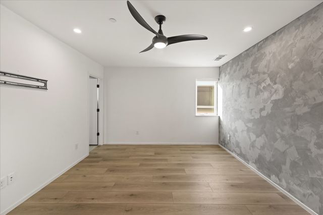 2001 N Prairie Avenue 106, Dallas, TX 75204