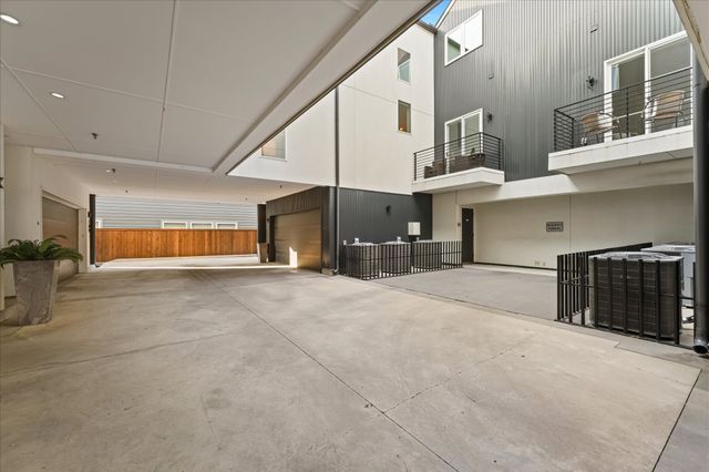 2001 N Prairie Avenue 106, Dallas, TX 75204