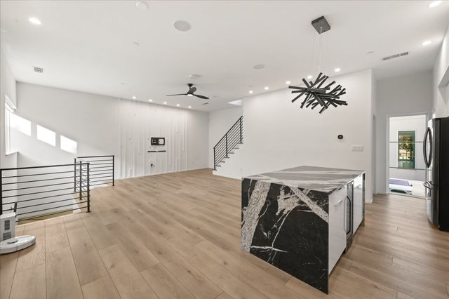 2001 N Prairie Avenue 106, Dallas, TX 75204