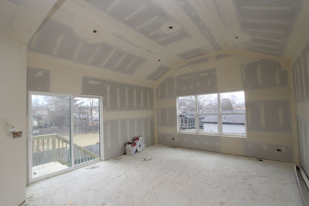 Image 4 of property listing at 0N451 Ellis Avenue, Wheaton, IL 60187